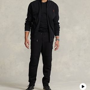 Mens NWOT size Medium track/ jog suit.